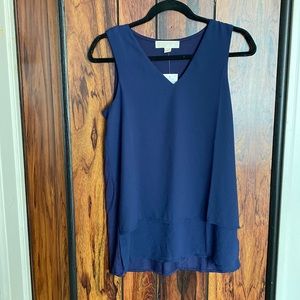 Perfect navy blue top for work of interviews